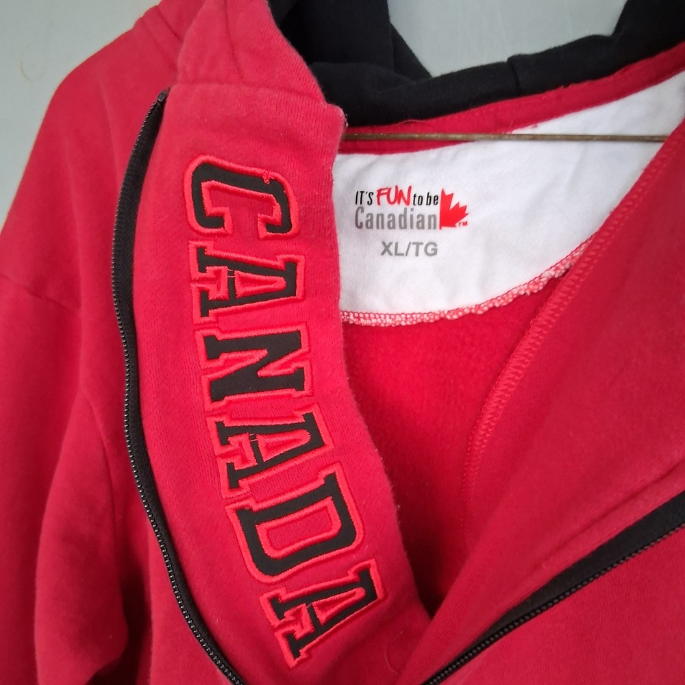 Its Fun to be Canadian Hoodie Mens XL Red Quarter Zip Canada 1867 Embroidered